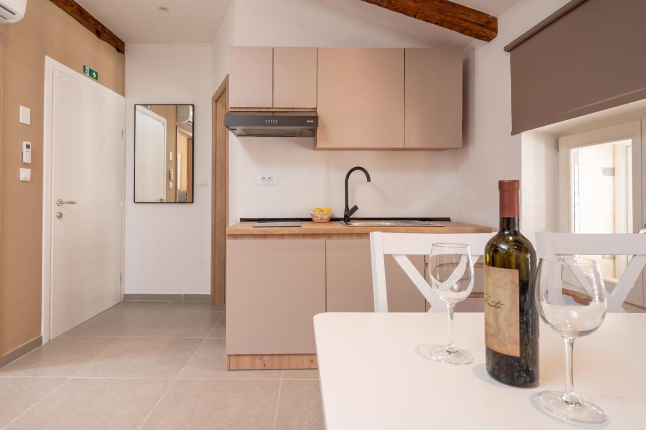 Aaa Apartments & Rooms With Free Parking プーラ エクステリア 写真