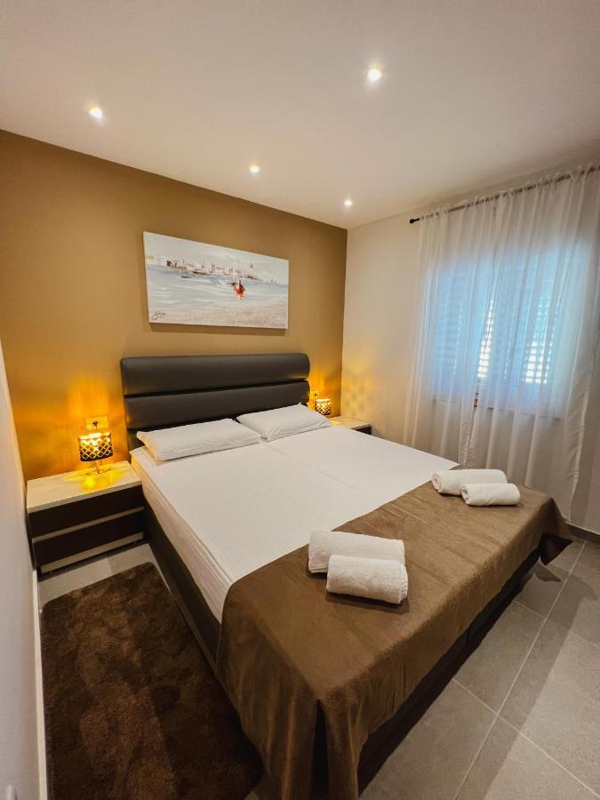 Aaa Apartments & Rooms With Free Parking プーラ エクステリア 写真